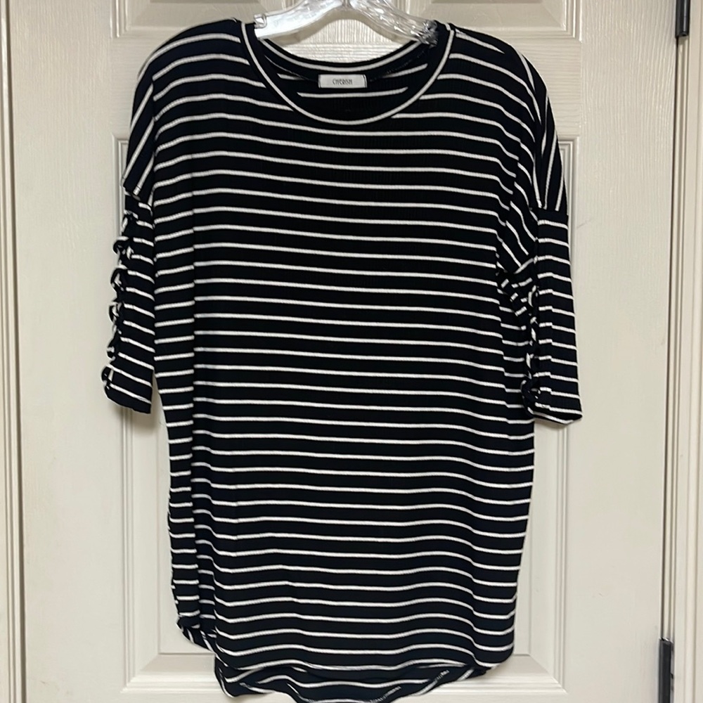 Cherish top. Black and white. Size small (tag has been removed). Great condition